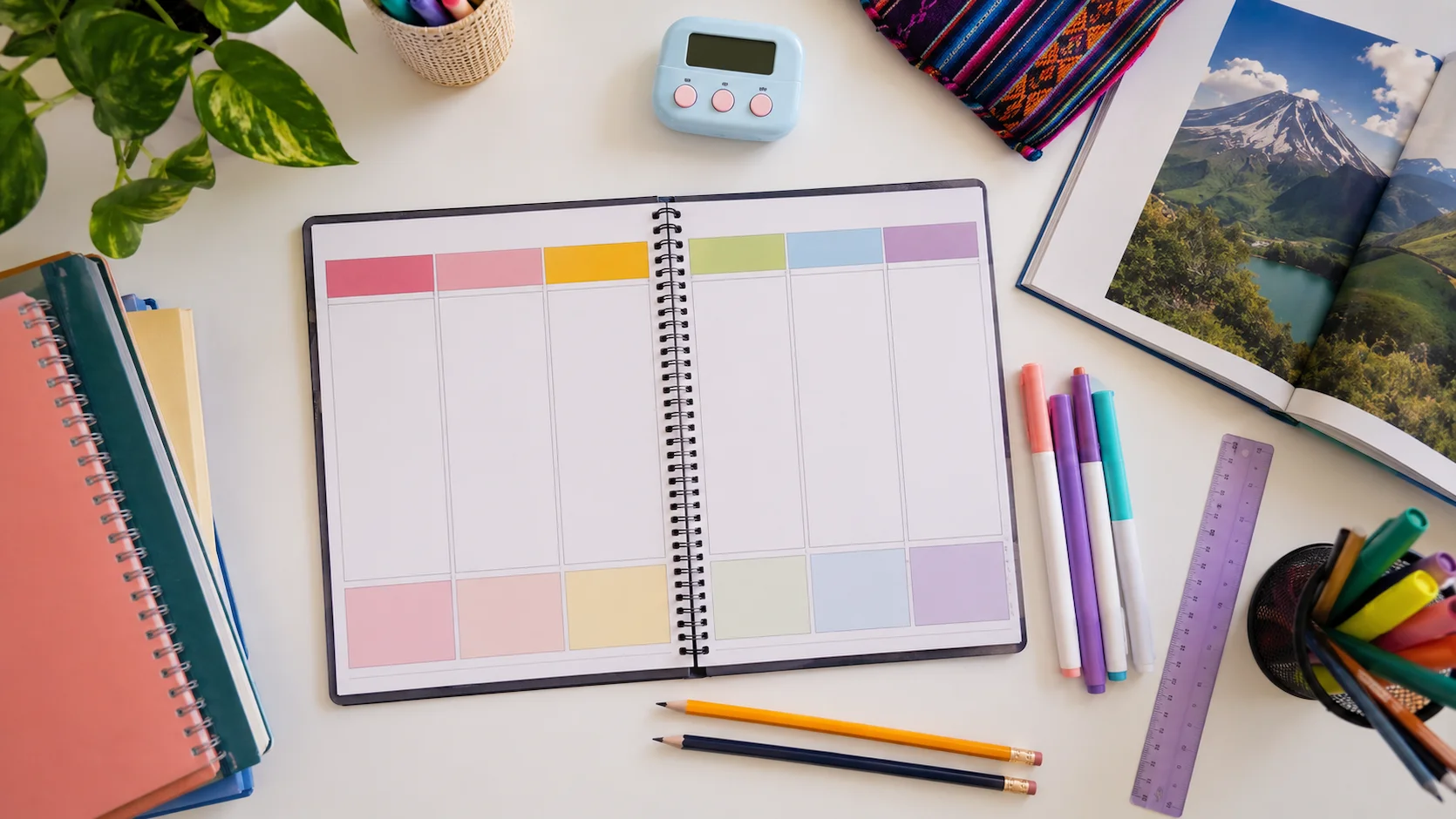 Horario semanal de estudio organizado con materias del colegio ecuatoriano